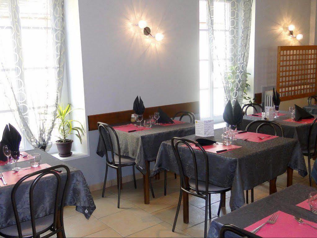 Logis Hotel Restaurant Auberge De La Cloche Le Theil-sur-Huisne Eksteriør bilde