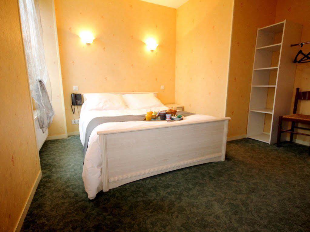 Logis Hotel Restaurant Auberge De La Cloche Le Theil-sur-Huisne Eksteriør bilde
